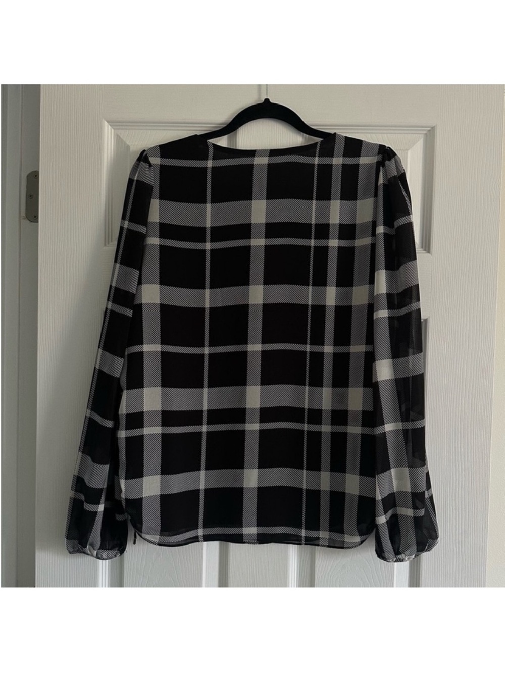 Size L Calvin Klein Women’s Black White Plaid Ruched Sleeve Blouse Top - Picture 3 of 6
